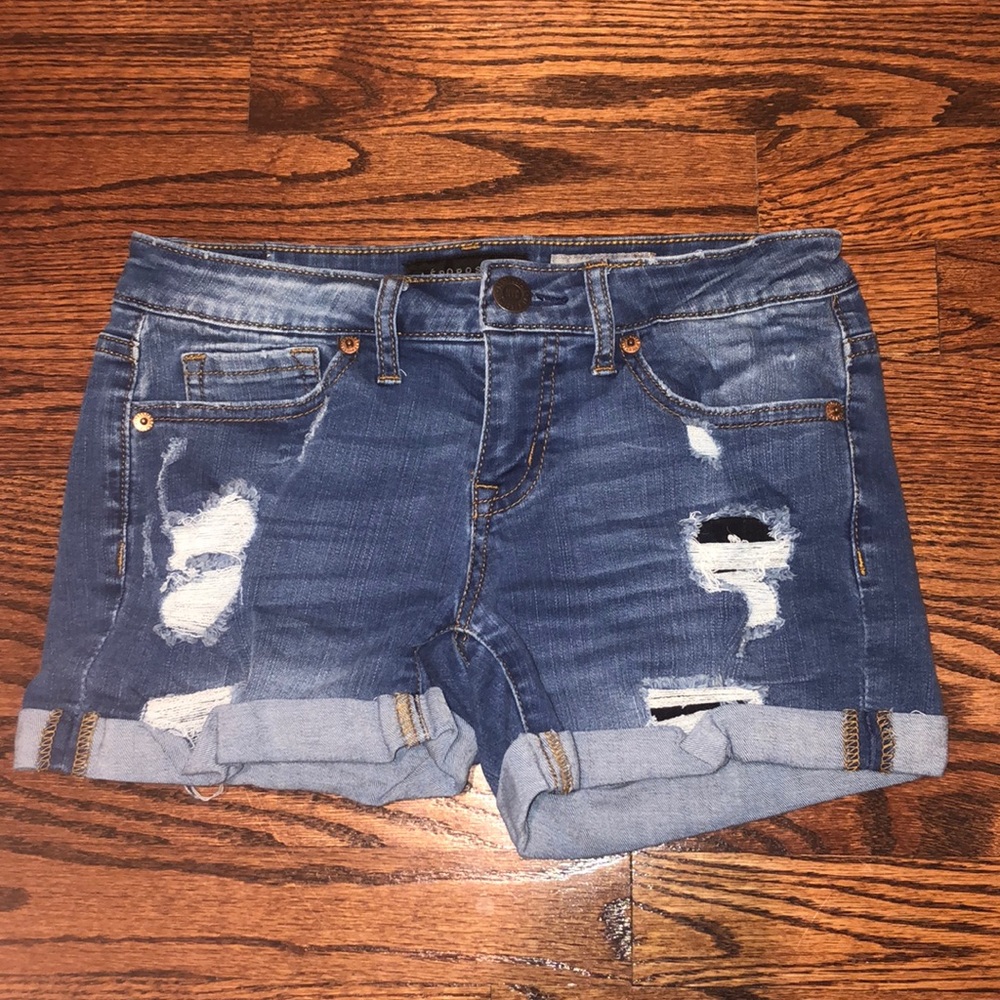 Women’s ripped jean shorts